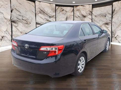 Used 2013 Toyota Camry LE image 5