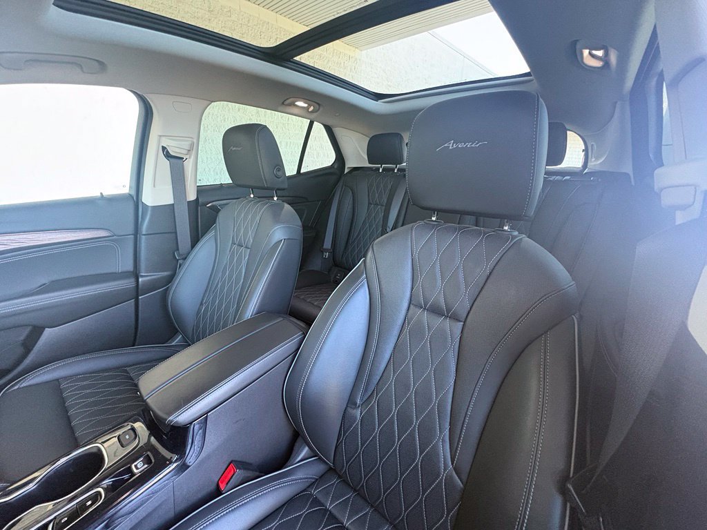 Certified 2023 Buick Envision Avenir AWD/4WD image 2