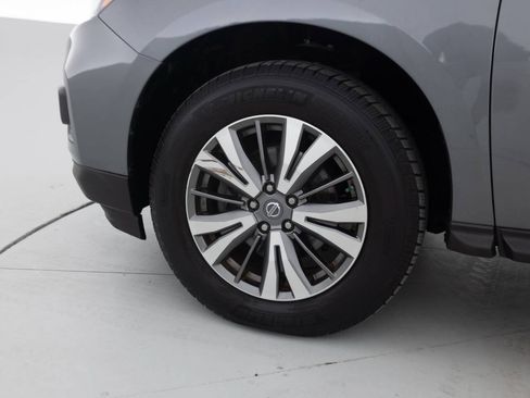 Used 2019 Nissan Pathfinder SL AWD/4WD image 18