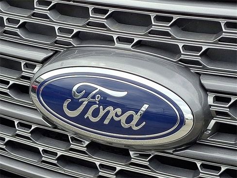 Used 2024 Ford Explorer XLT w/ Equipment Group 202A AWD/4WD image 29