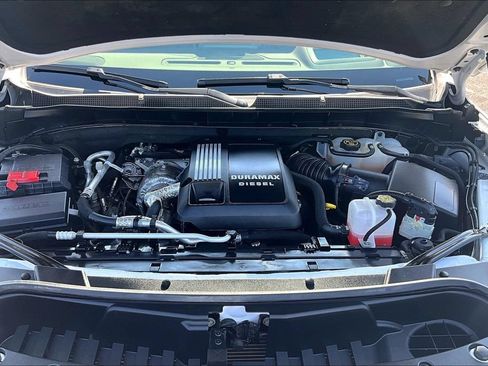 Used 2024 Chevrolet Suburban High Country AWD/4WD image 10