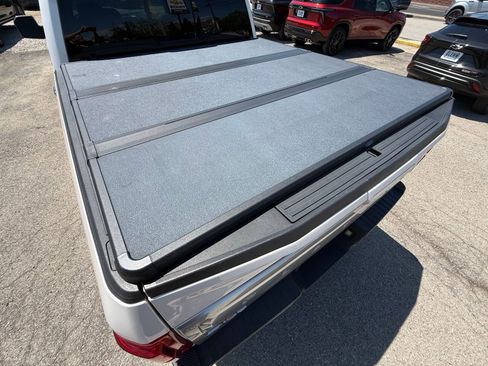 Used 2017 Ford F150 Platinum w/ Equipment Group 701A Luxury AWD/4WD image 32