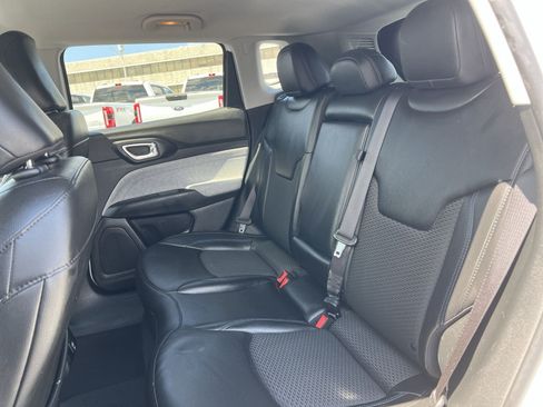 Used 2022 Jeep Compass Latitude AWD/4WD image 23