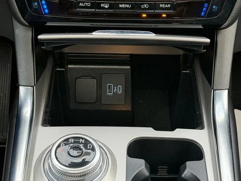 Used 2024 Ford Explorer Limited AWD/4WD image 24