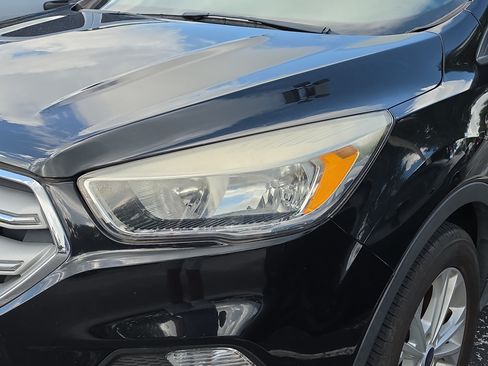 Used 2018 Ford Escape SE FWD image 9