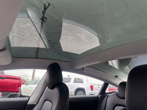 Used 2018 Tesla Model 3 Mid Range image 10