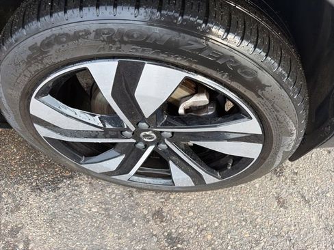 Used 2023 Volvo XC40 B5 Plus w/ Driver Assist Package image 5