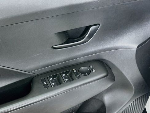 Used 2025 Hyundai Kona SEL FWD image 15