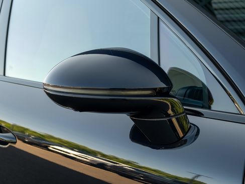 Certified 2023 Porsche Cayenne Turbo S AWD/4WD image 17