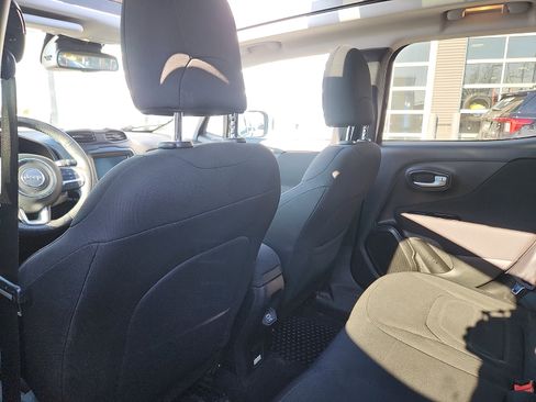 Used 2019 Jeep Renegade Latitude w/ Cold Weather Group image 24