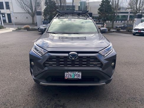 Used 2019 Toyota RAV4 Limited image 1
