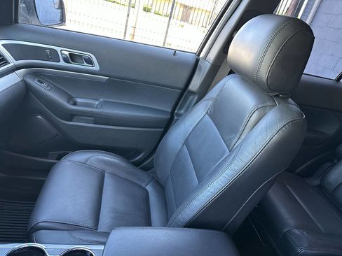 Used 2015 Ford Explorer XLT w/ Equipment Group 202B AWD/4WD image 34