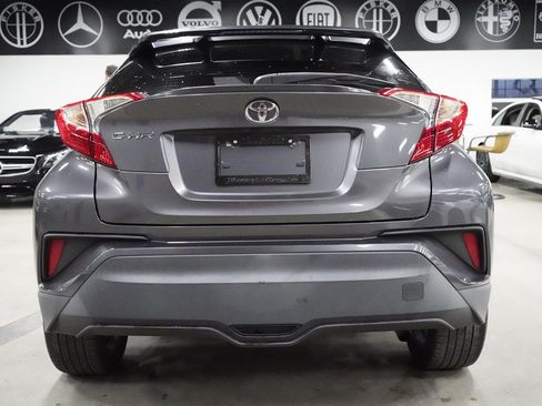 Used 2021 Toyota C-HR XLE FWD image 4