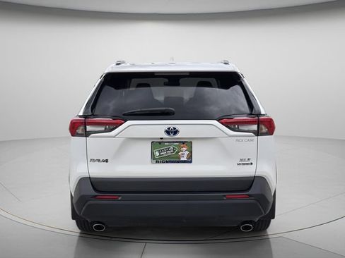 Used 2024 Toyota RAV4 XLE AWD/4WD image 6