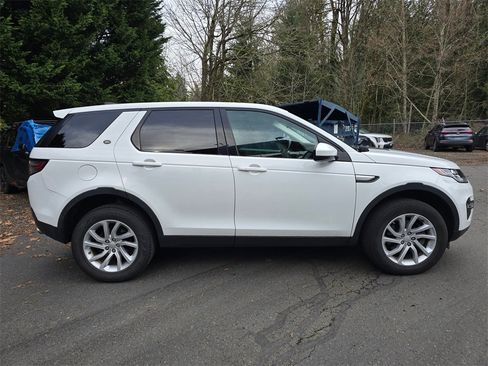 Used 2018 Land Rover Discovery Sport HSE image 2