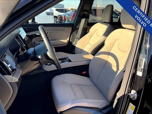 Certified 2025 Volvo XC90 B6 Plus image 33