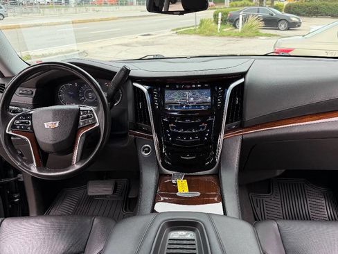 Used 2018 Cadillac Escalade ESV Premium Luxury image 20