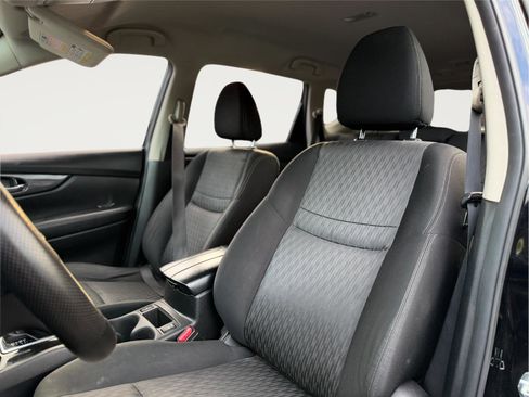 Used 2020 Nissan Rogue SV image 10