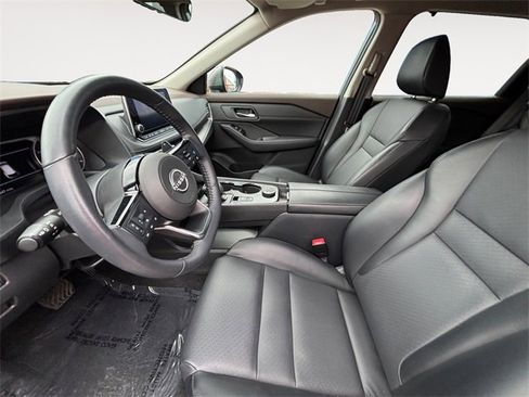 Used 2023 Nissan Rogue SV w/ SV Premium B Package image 9