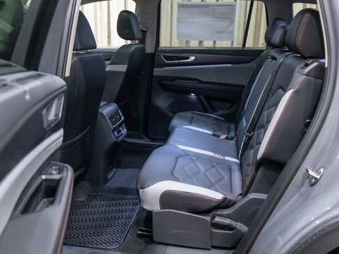 New 2026 Volkswagen Atlas Peak Edition image 12
