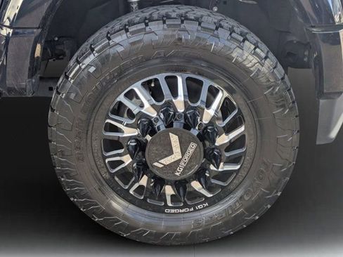 Used 2024 Ford F450 Platinum w/ FX4 Off-Road Package image 9