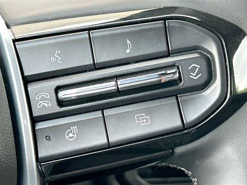 Used 2025 Chevrolet Colorado Trail Boss AWD/4WD image 36