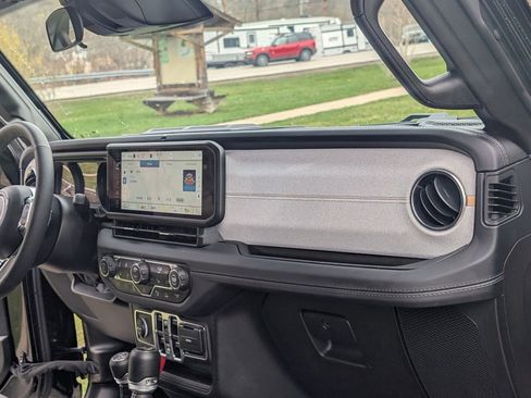 Used 2025 Jeep Wrangler Unlimited Sahara w/ Safety Group image 37