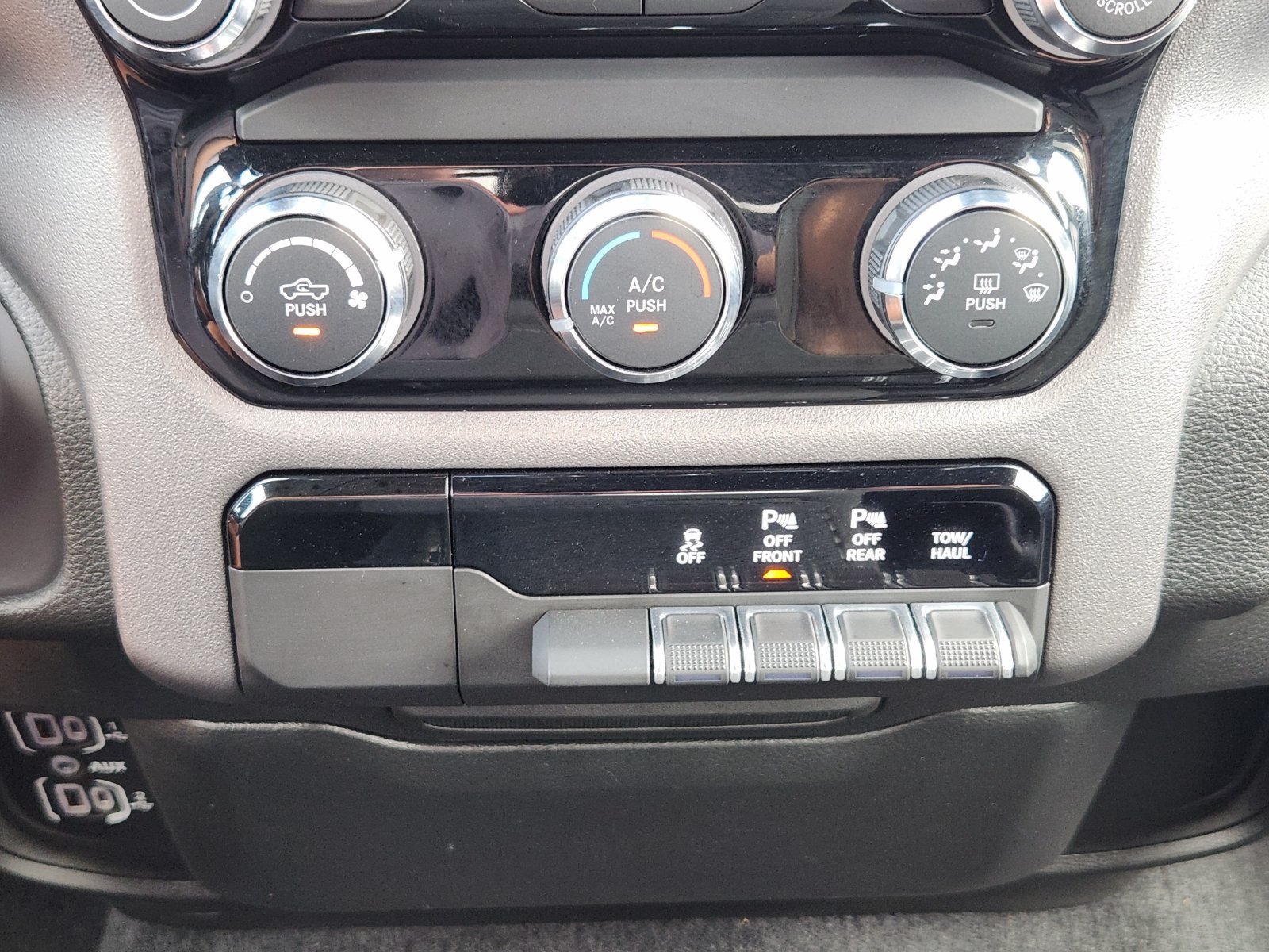 Used 2025 RAM 1500 Big Horn RWD image 28