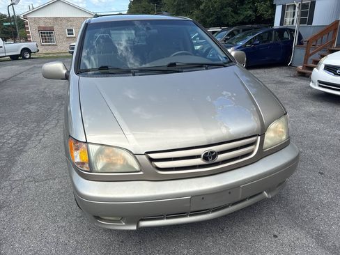 Used 2001 Toyota Sienna XLE w/ Towing Pkg FWD image 3