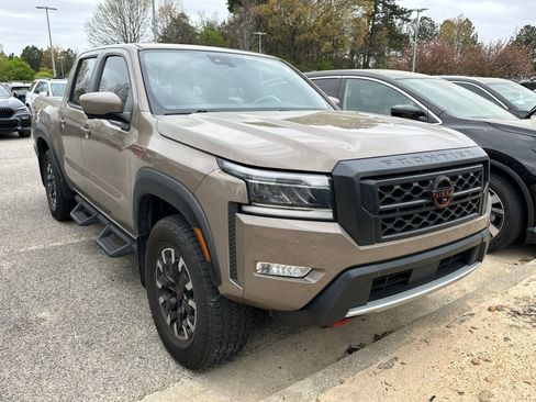 Used 2023 Nissan Frontier PRO-4X w/ Pro Convenience Package image 3