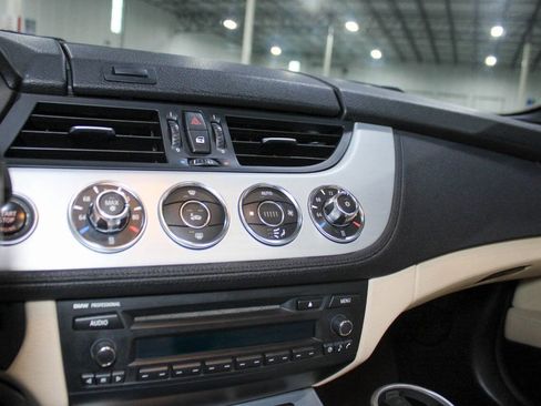 Used 2010 BMW Z4 sDrive35i image 13