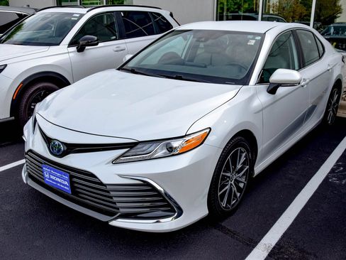 Used 2023 Toyota Camry XLE w/ Cold Weather Package FWD image 1