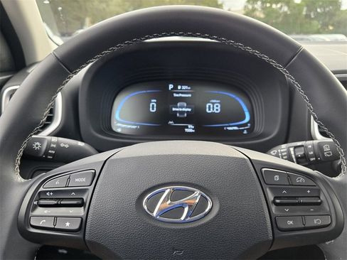 Certified 2025 Hyundai Venue SEL image 23