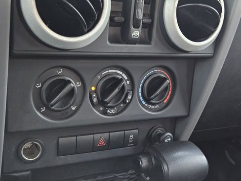 Used 2010 Jeep Wrangler Unlimited Sahara w/ Dual Top Group AWD/4WD image 22