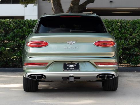 Used 2023 Bentley Bentayga Extended Wheelbase AWD/4WD image 15