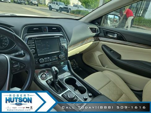 Used 2017 Nissan Maxima Platinum FWD image 17