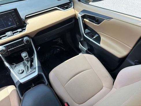 Used 2022 Toyota RAV4 LE AWD/4WD image 19