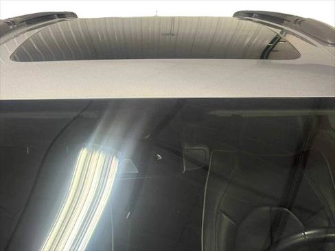Certified 2021 Chrysler Pacifica Limited AWD/4WD image 15