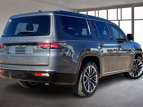 Used 2023 Jeep Wagoneer Series III w/ Premium Group I image 2