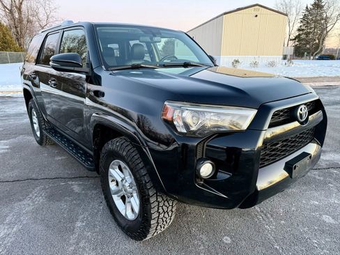 Used 2017 Toyota 4Runner Limited image 3