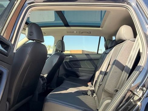 Used 2023 Volkswagen Tiguan SE w/ Panoramic Sunroof Package FWD image 16