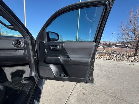 Used 2021 Toyota Tacoma TRD Off-Road image 27