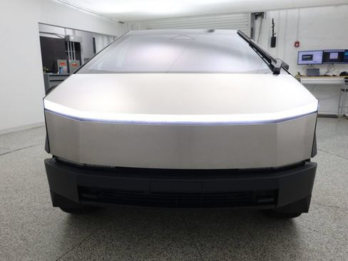Used 2024 Tesla Cybertruck AWD Crew Cab image 2
