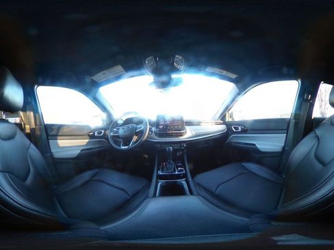 Used 2025 Jeep Compass Limited image 46