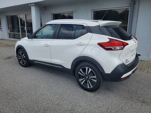 Used 2018 Nissan Kicks SR FWD image 2