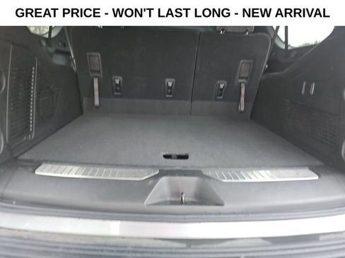 Used 2025 Chevrolet Suburban Z71 image 7