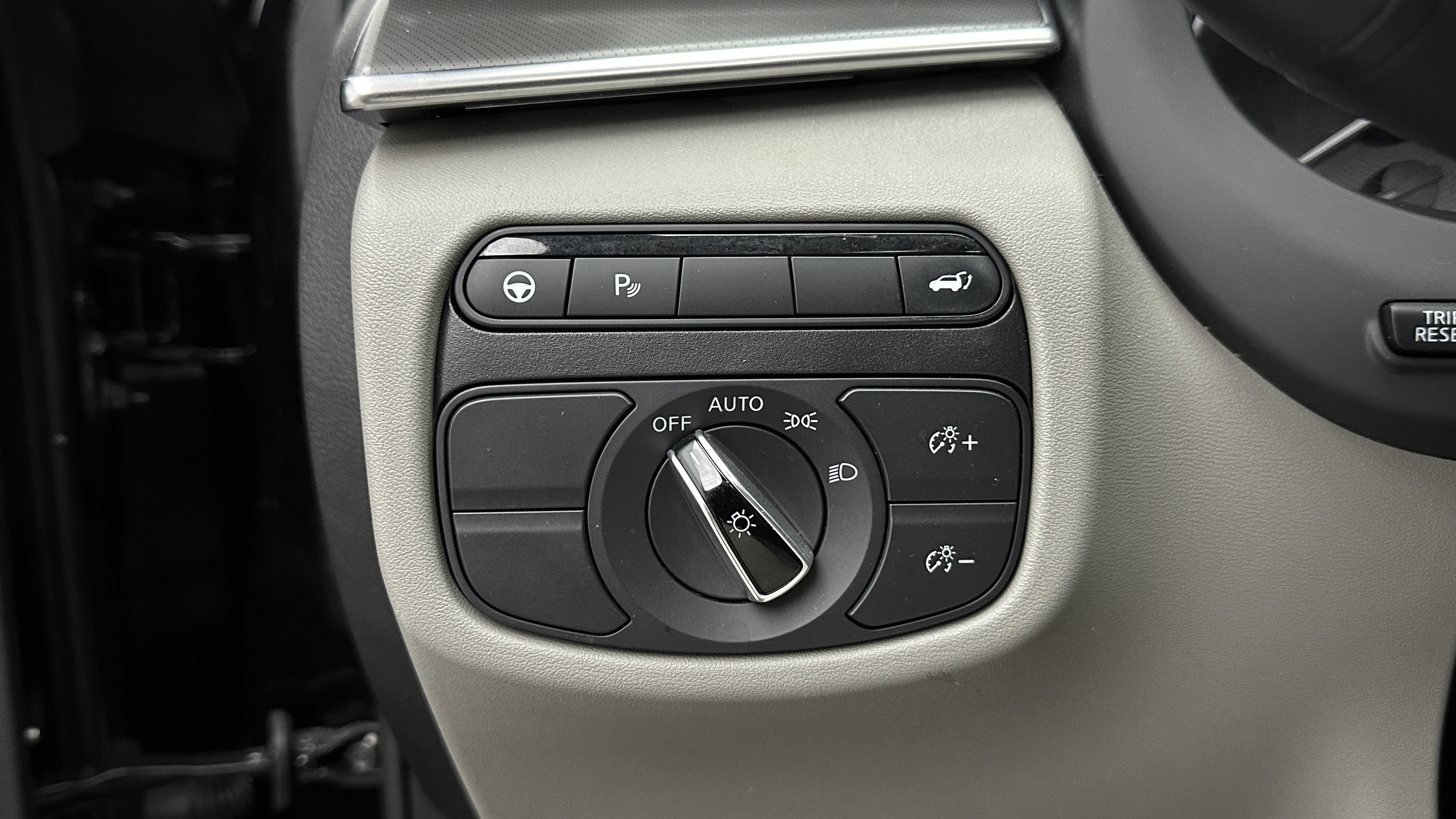 Used 2023 INFINITI QX50 Luxe FWD image 18