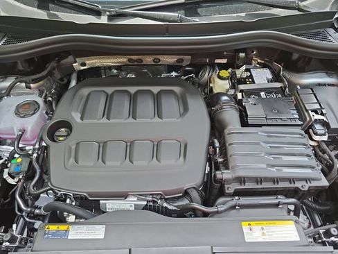 Used 2025 Volkswagen Tiguan SE AWD/4WD image 30