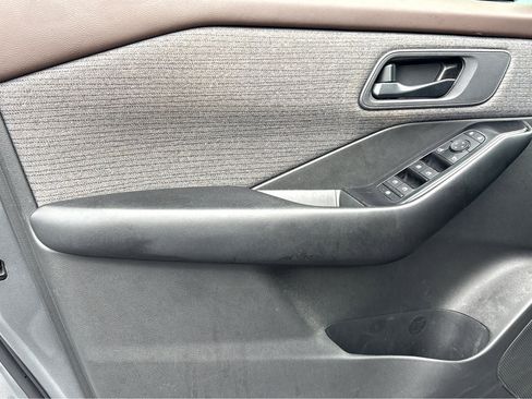 Used 2023 Nissan Rogue S FWD image 19