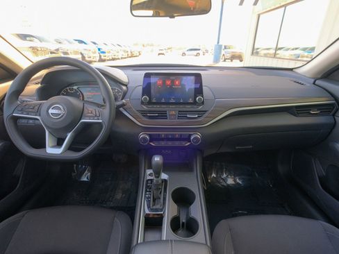 Used 2025 Nissan Altima 2.5 SV image 32